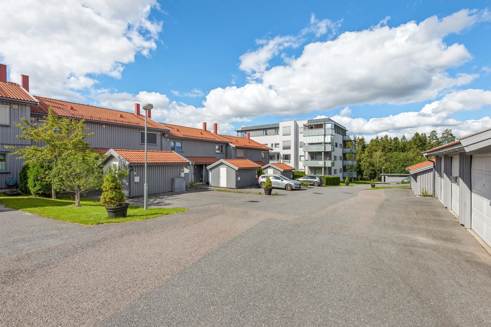 Sole allé 15 er et rekkehus oppført i 2008 med et totalt bruksareal på 84 kvm. Velkommen! Galleribilde