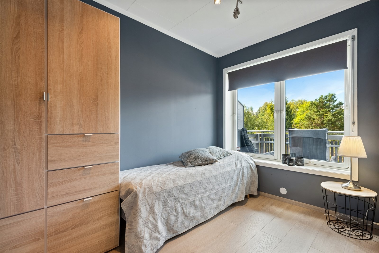 Soverommene har god plass til seng og naturlig tilhørende møblement. Galleribilde