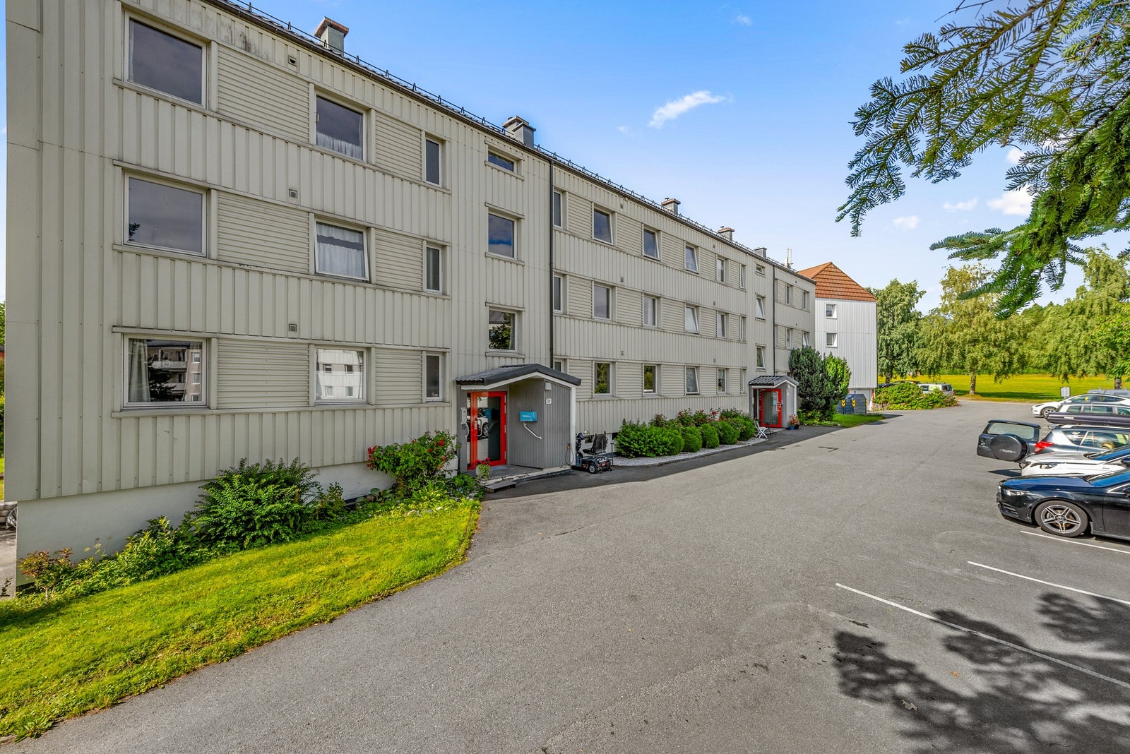 Askjelaget leier ut parkeringsplasser og garasjeplasser som tildeles etter søknad til styret. Galleribilde