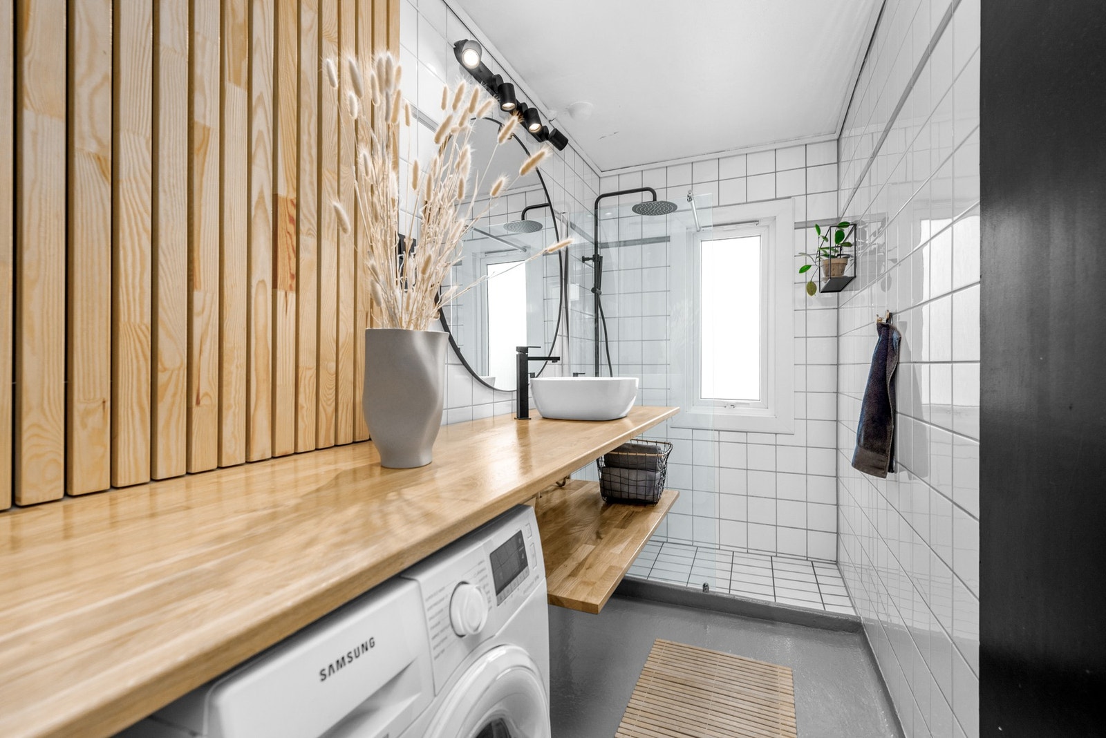 På badet har du opplegg for vaskemaskin. Askjelaget har også felles vaskerom i kjeller. Galleribilde