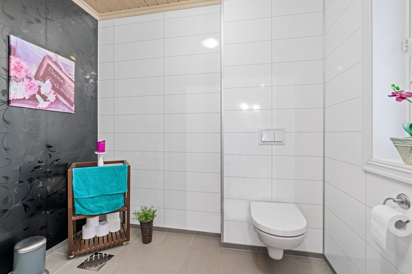 Gjeste wc ved inngangspartiet. Mulighet for å sette inn dusj. Galleribilde