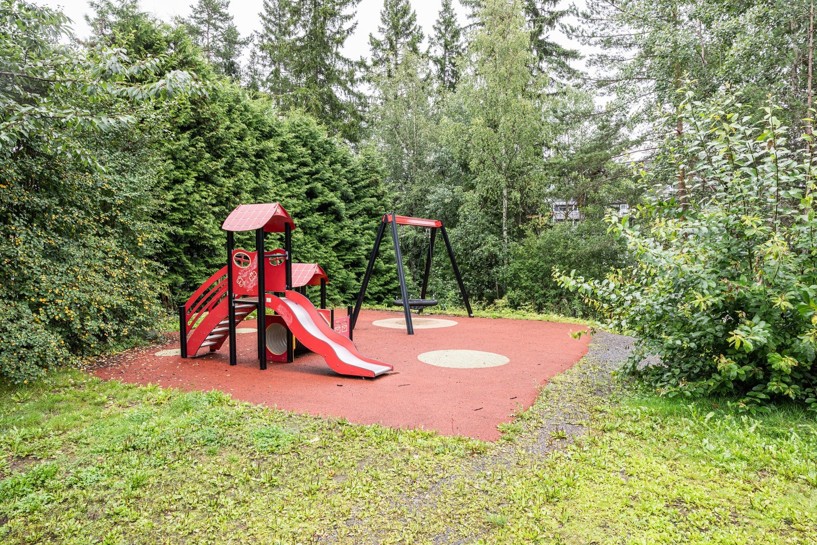 Kort vei til to ulike lekeplasser! Galleribilde