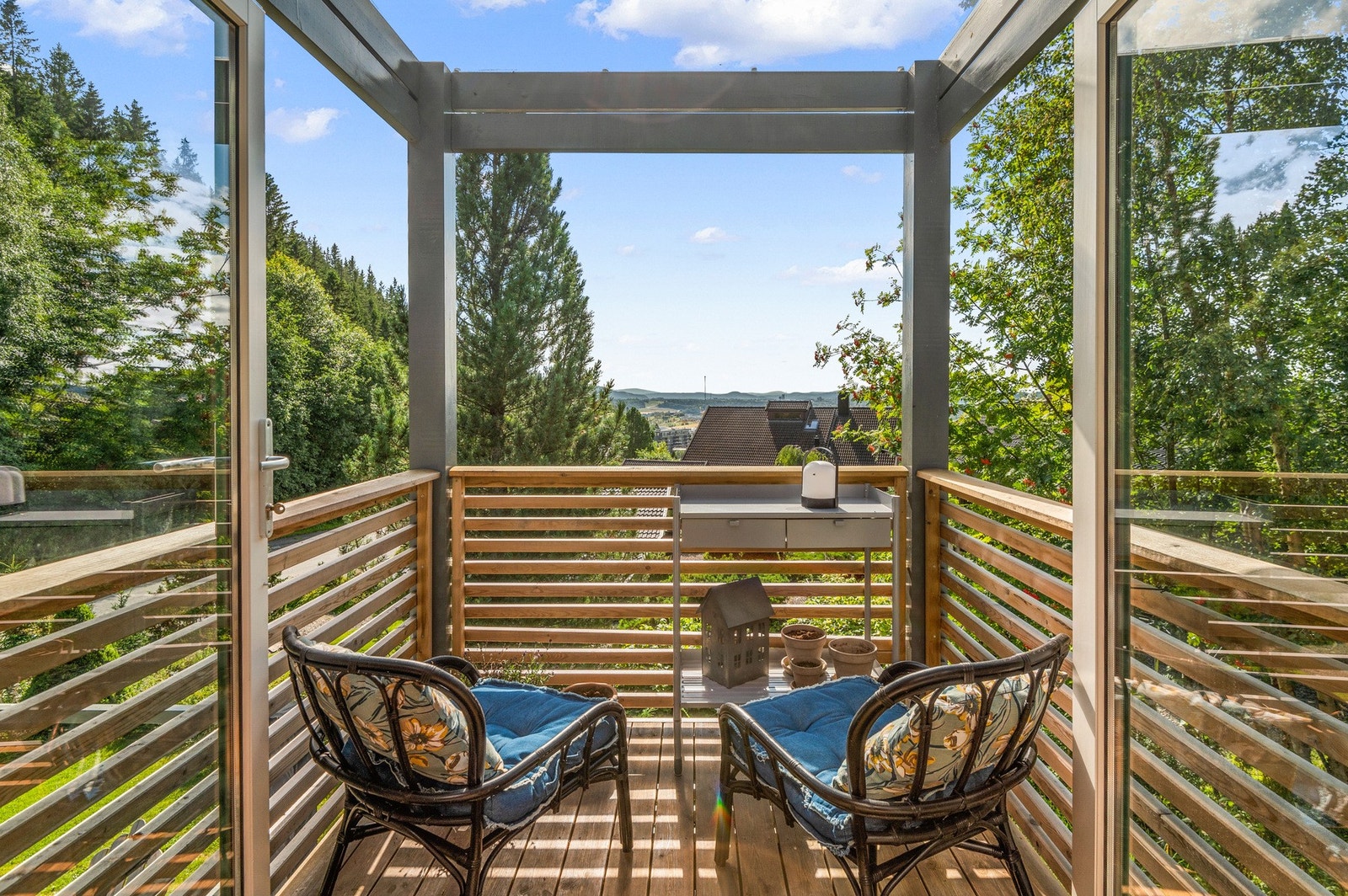 Fantastisk utsikt og gode solforhold på balkongen Galleribilde