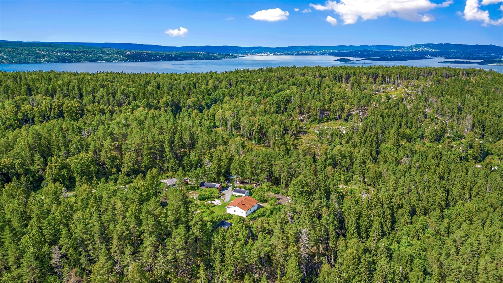 Nærmeste badestrand er Ingierstand som er en kort kjøretur unna (kun 8 min) Galleribilde