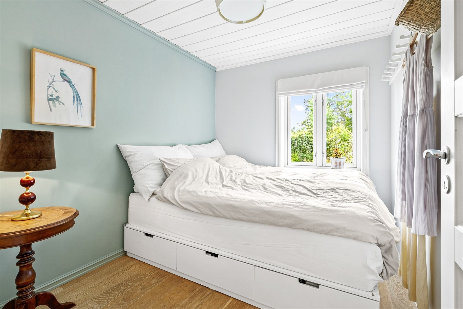 Boligen har 3 soverom som alle er praktisk plassert i 1. etasje. To av de brukes som barnerom og et som hovedsoverom Galleribilde