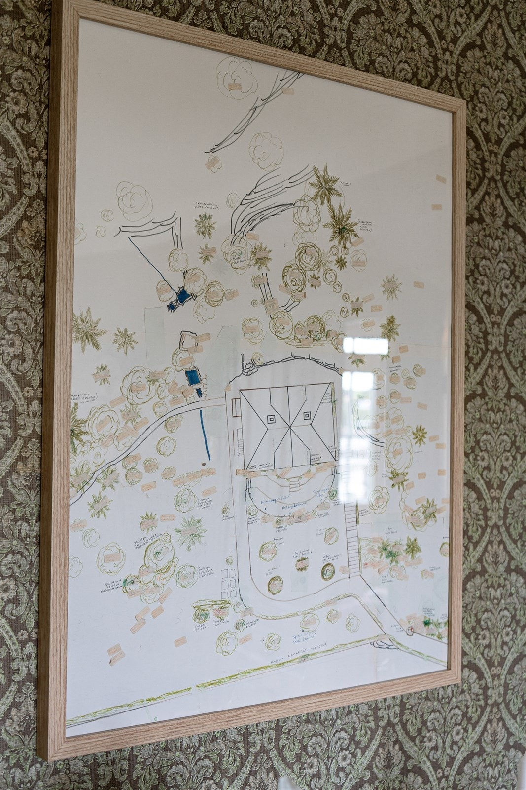På veggen i spisestuen henger en omfattende oversikt over Malmins nøye planlagte hageanlegg. Galleribilde