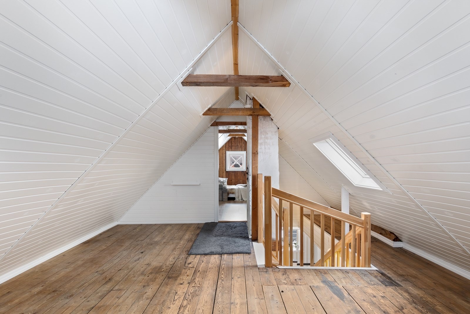 I loftsetasjen er det to innredede rom, der det ene i dag benyttes som soverom. Galleribilde