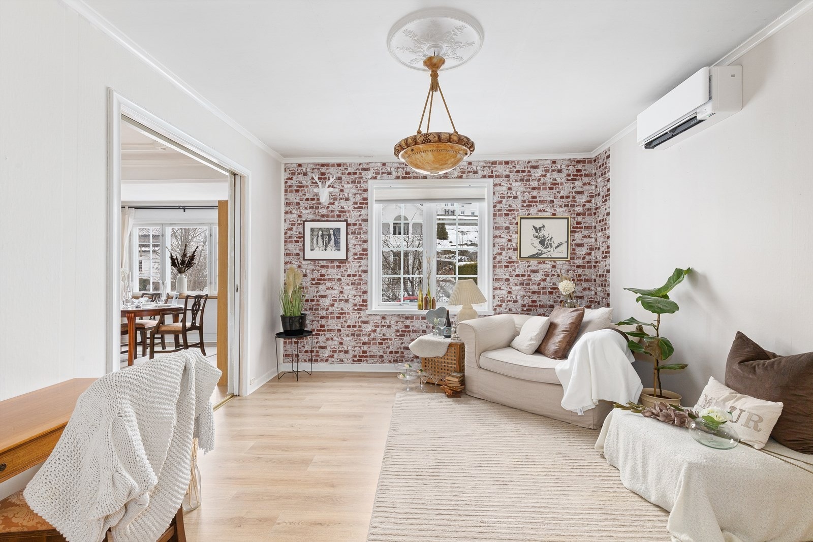 Tv-stuen har varmepumpe fra 2020, og denne tilfører jevn, behagelig varme Galleribilde