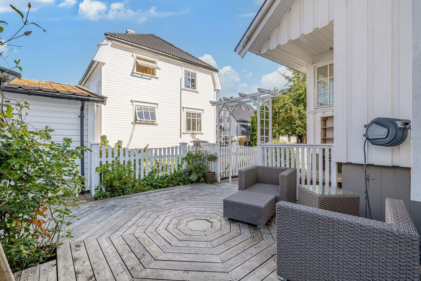 Uteplassen er perfekt for varme dager. Galleribilde