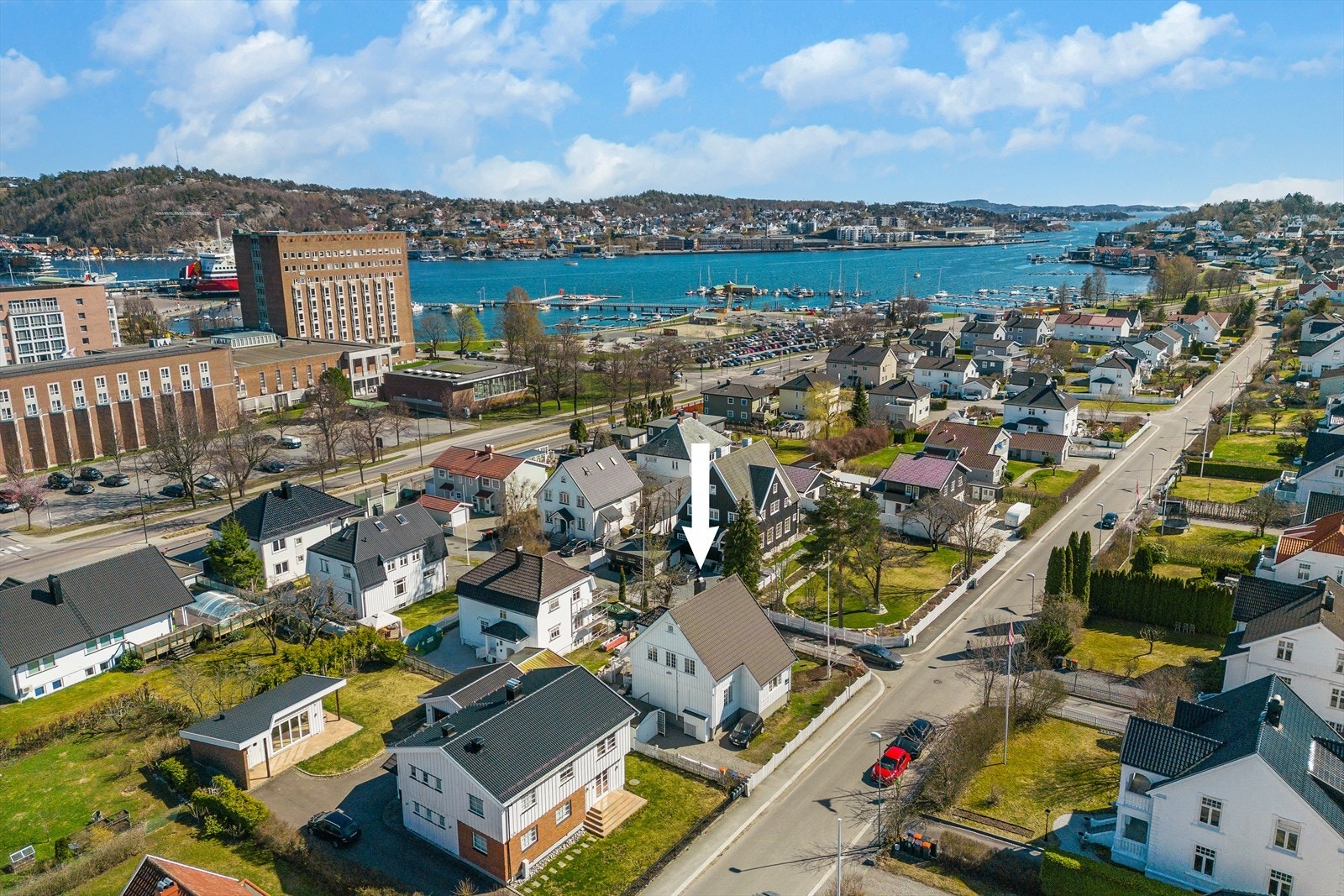 Fra boligen er det kort gangavstand til barneskole og flotte turmuligheter. Galleribilde