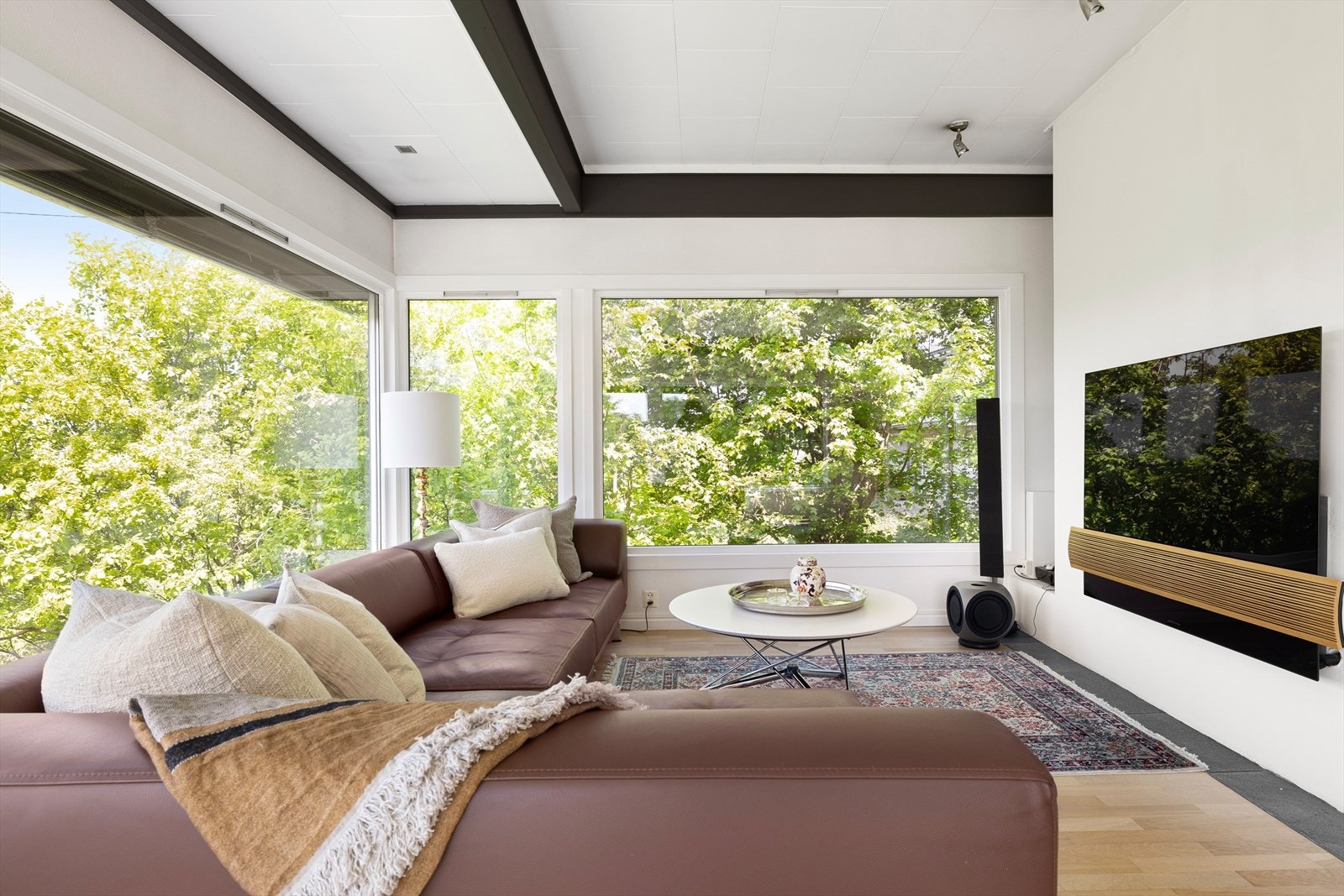 Lys og utsikt slippes inn fra fire kanter! Galleribilde