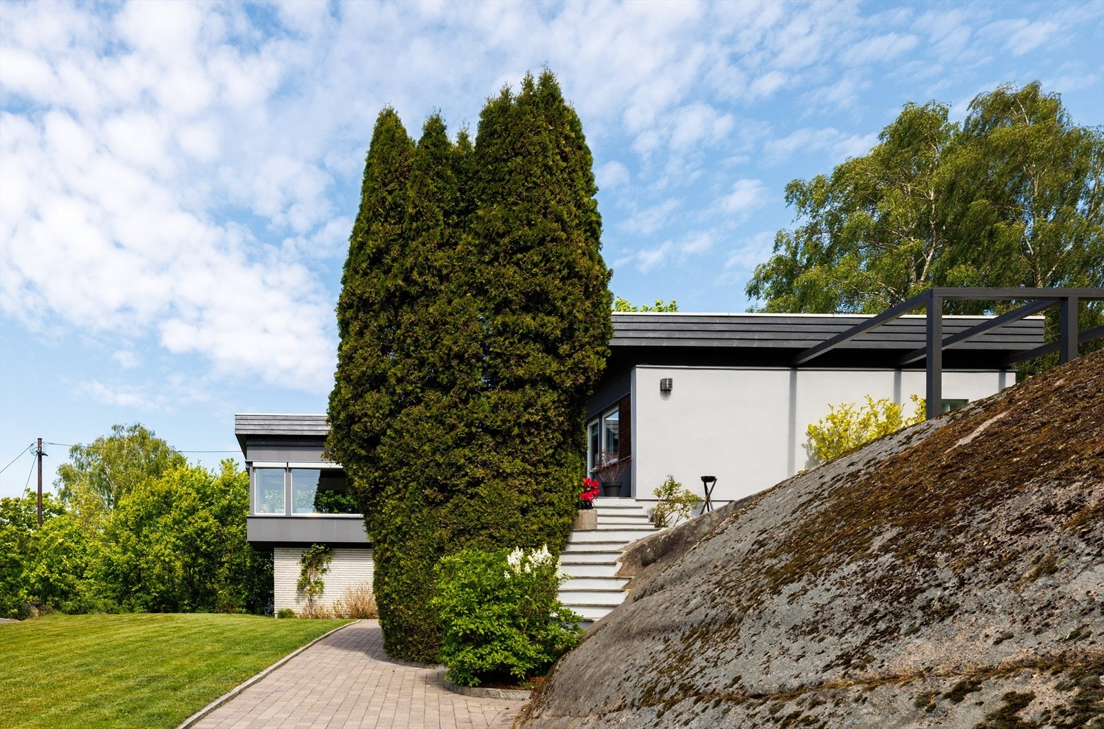 Arkitektens tanker og ideer er godt bevart i dette store, flotte hjemmet. Galleribilde