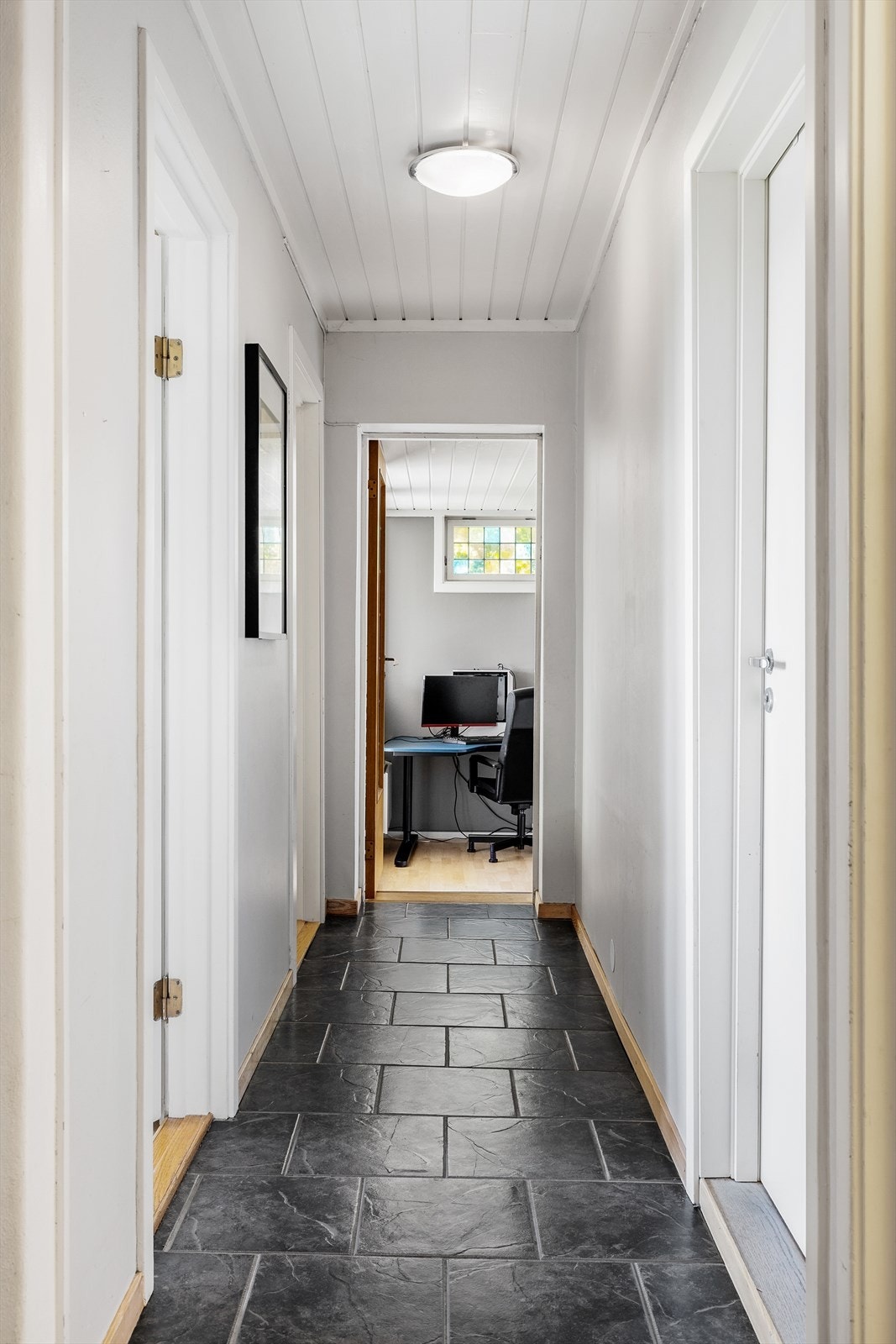 Gang i underetasje Galleribilde