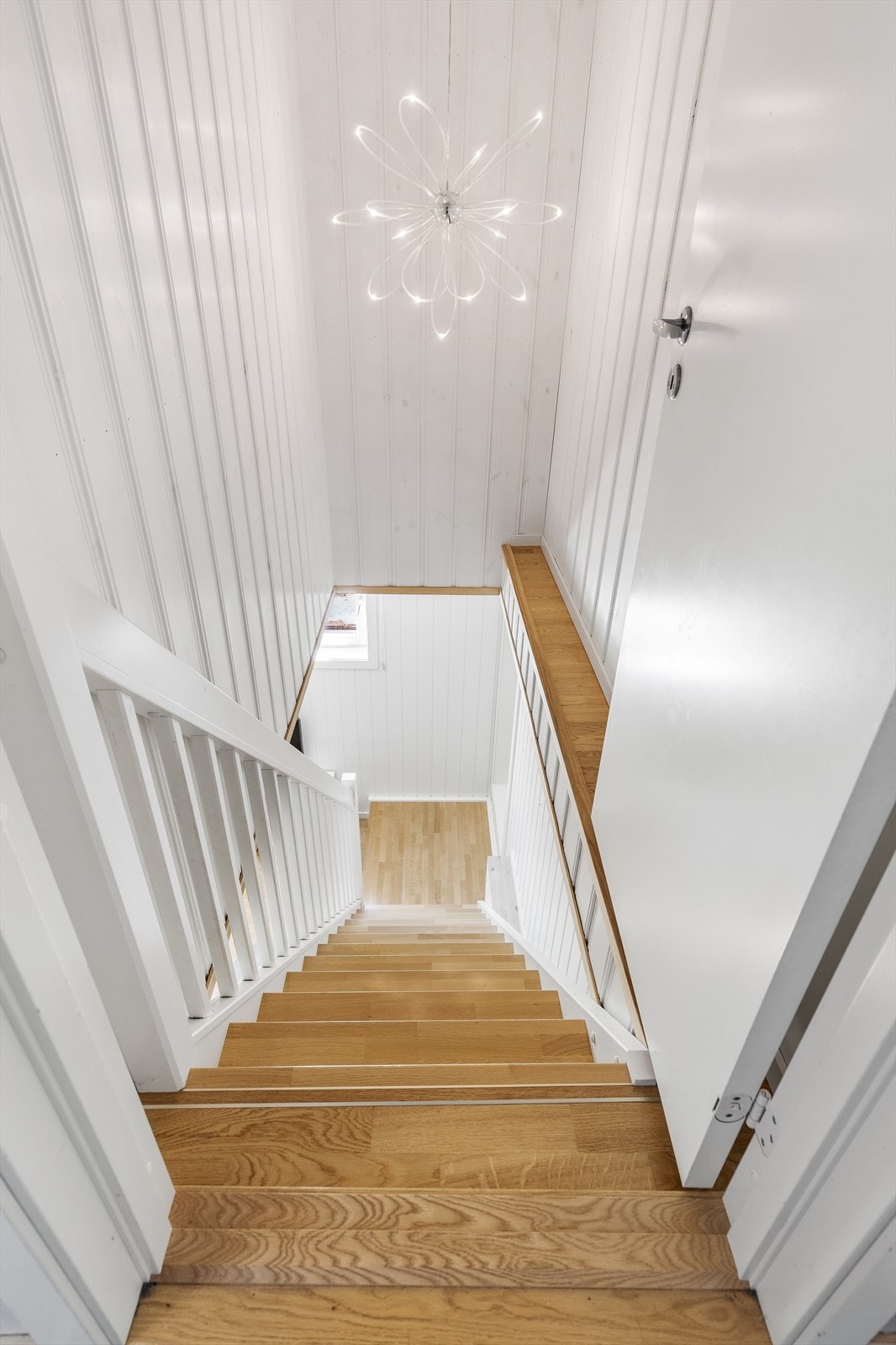Trappenedgang til kjeller Galleribilde