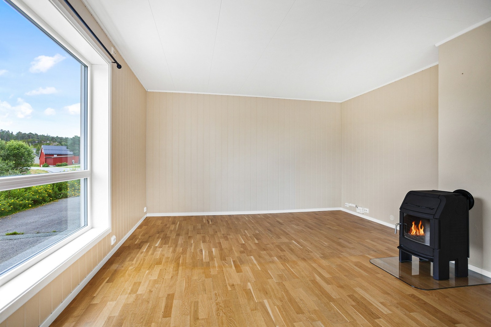 Lunt og hjemmekoselig preg med parkett på gulv Galleribilde