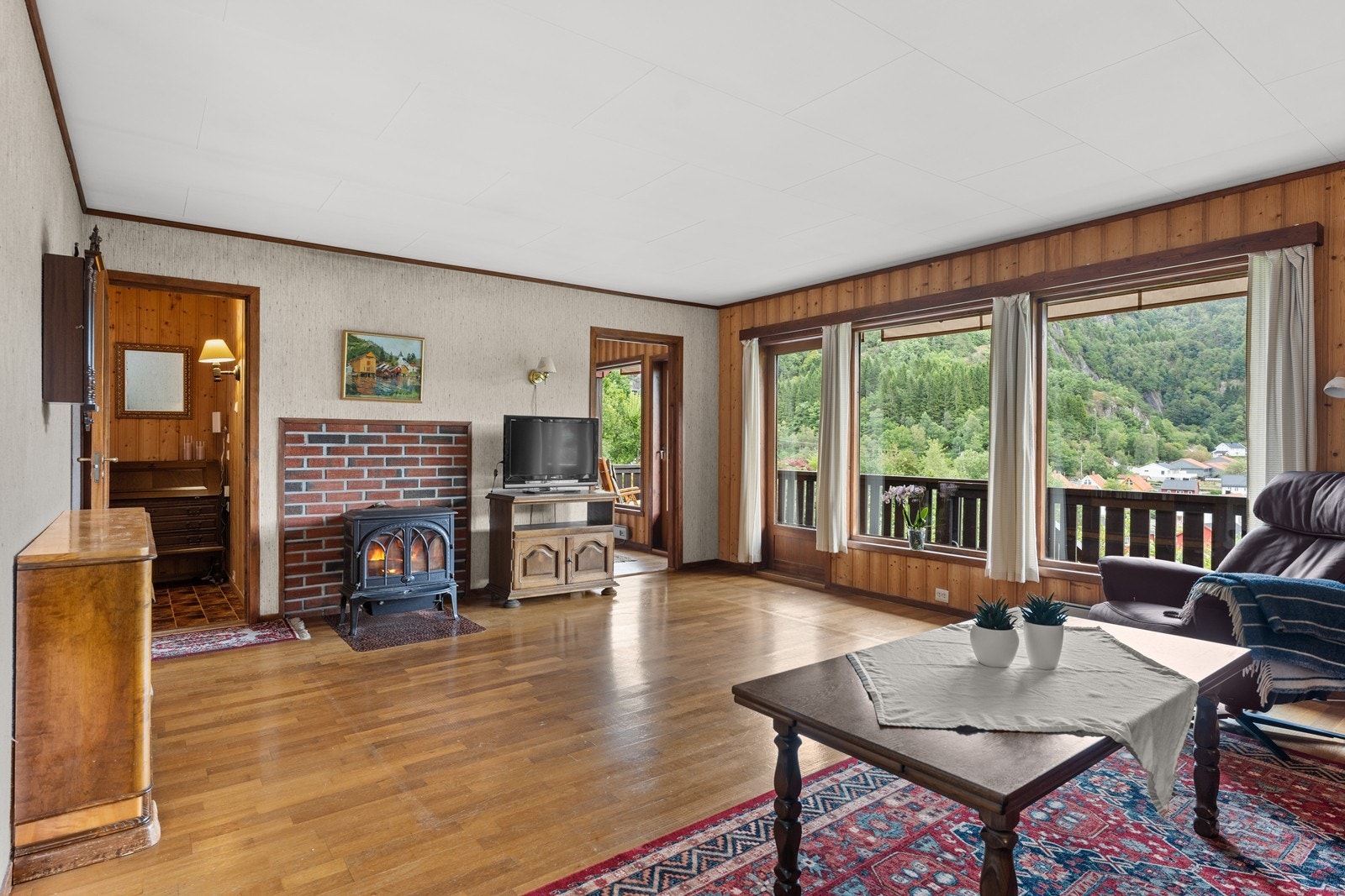 Vedovn og utgang til veranda. Galleribilde