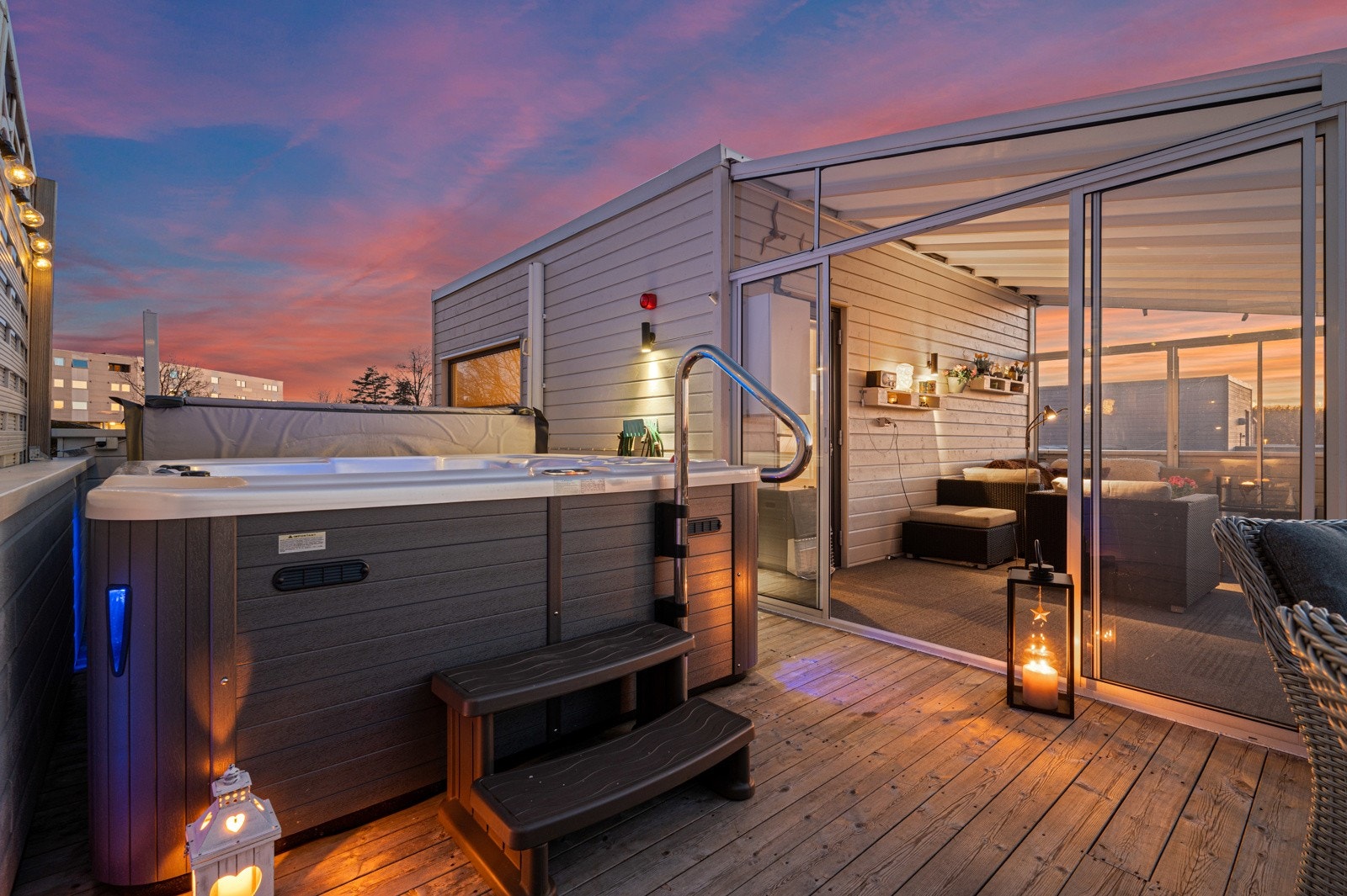 Leiligheten har en flott takterrasse med glimrende solforhold. Galleribilde