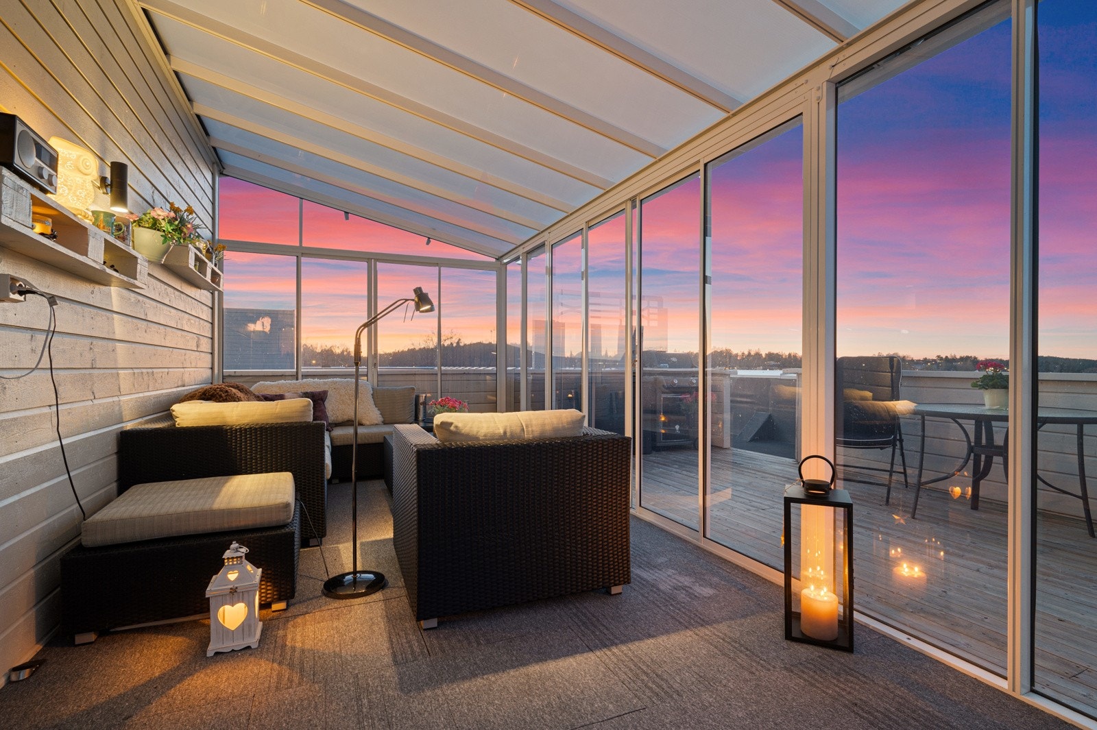 Det er også en flott inglasset terrasse som forlenger utesesongen. Galleribilde