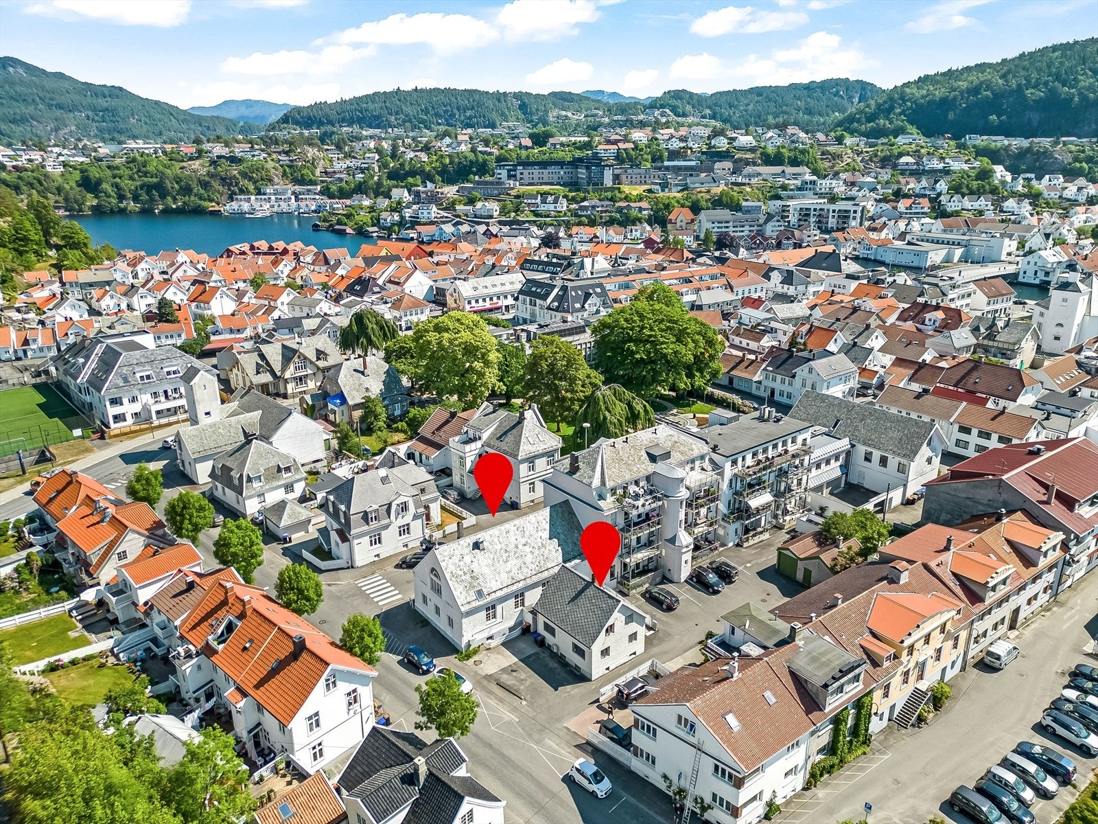 Videre har du gangavstand til f.eks bystrand, båthavn og kulturhus. Galleribilde