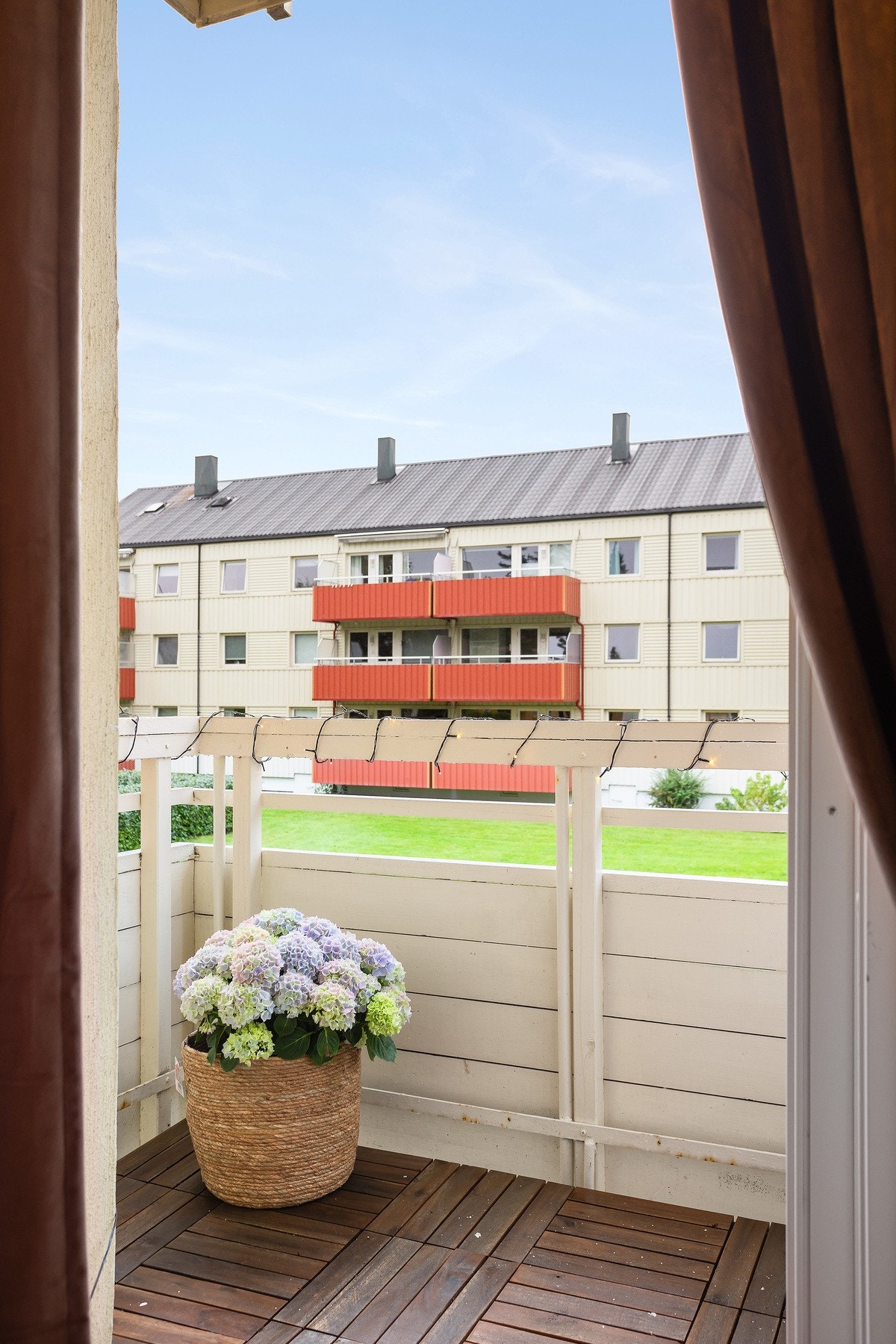 Balkongen fra soverommet er et perfekt sted å nyte kaffen i morgensolen. Galleribilde
