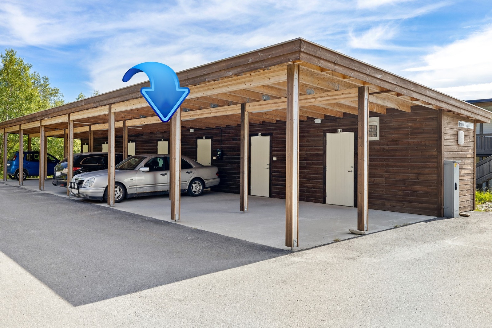 Parkering i egen carport. Bod tilhørende leiligheten Galleribilde