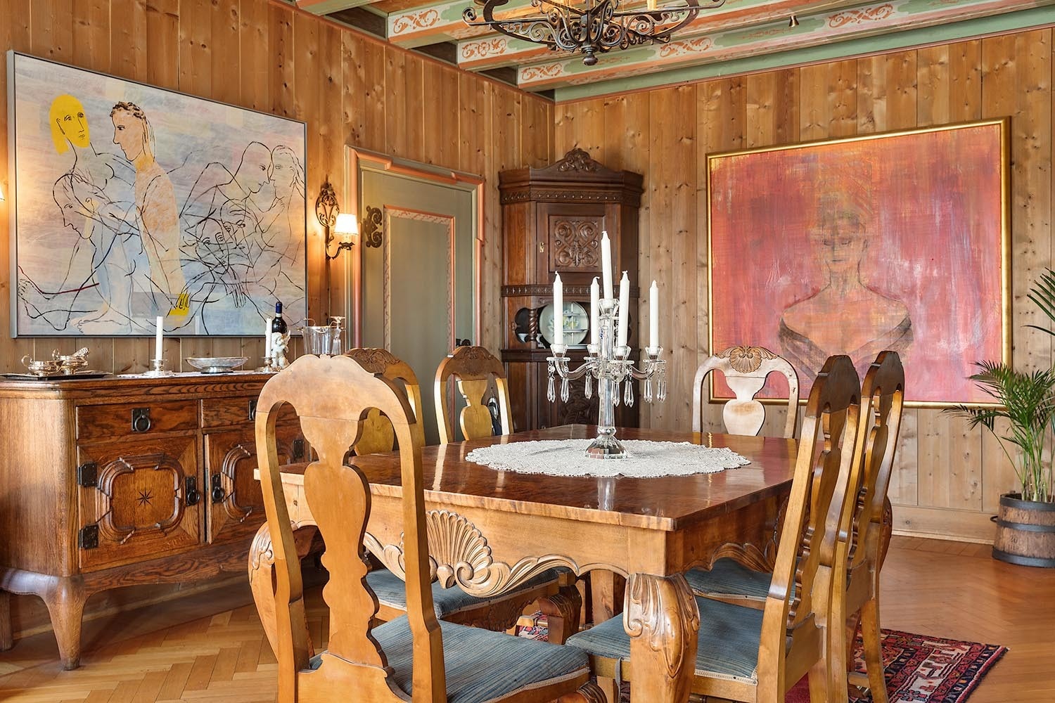 Stor spisesestue med vakre originale detajer Galleribilde