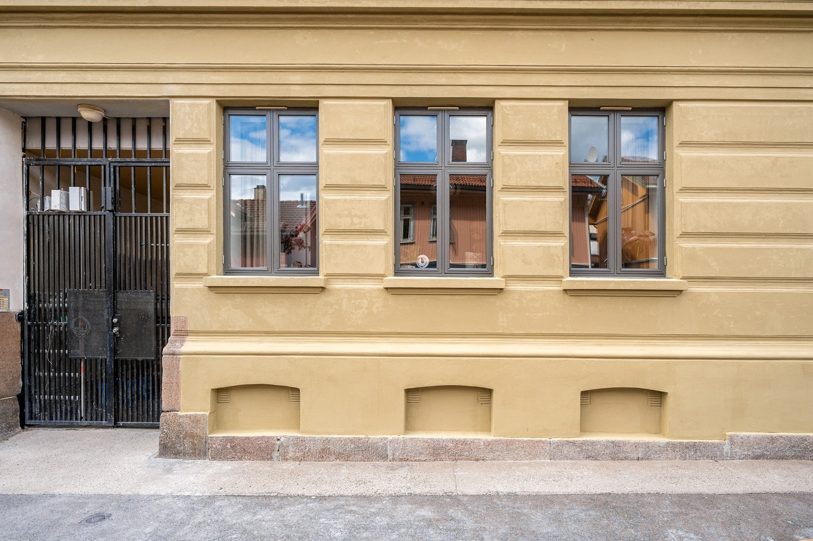 Leiligheten ligger i høy 1.etasje. Galleribilde