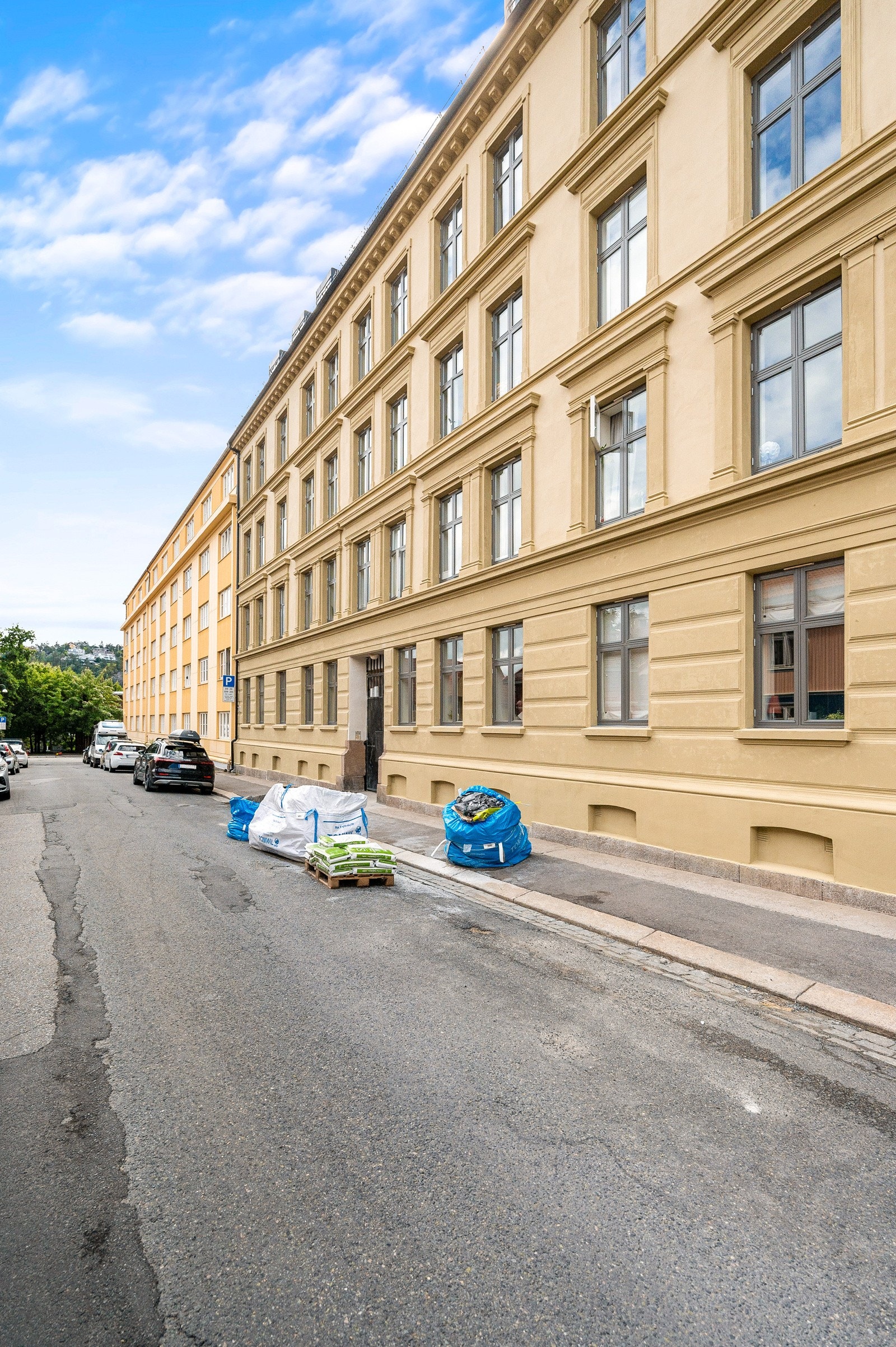 Borettslaget har i år gjennomført rehabilitering av fasaden ut mot gaten. Galleribilde