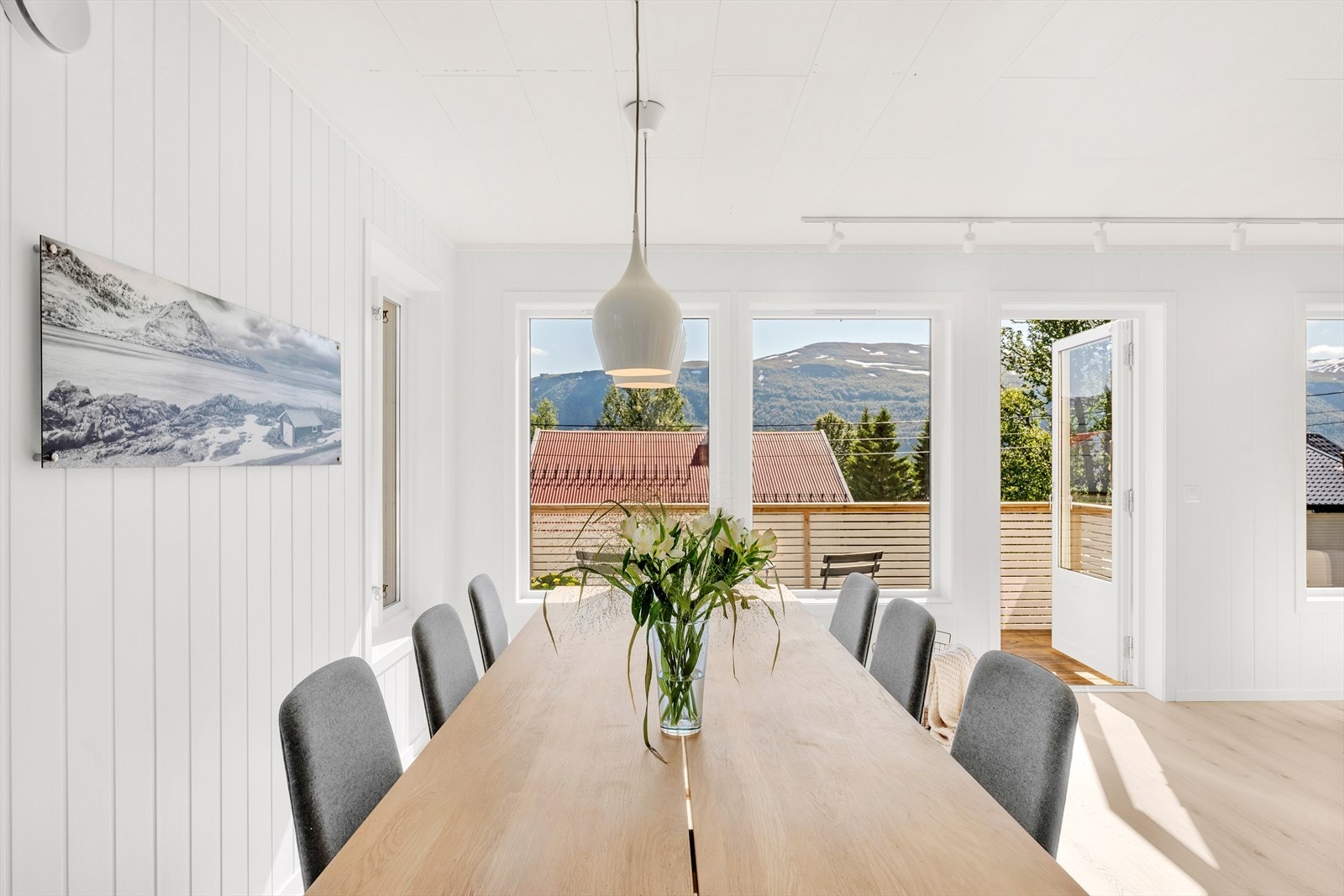 Flere naturlige soner i stuen. Galleribilde