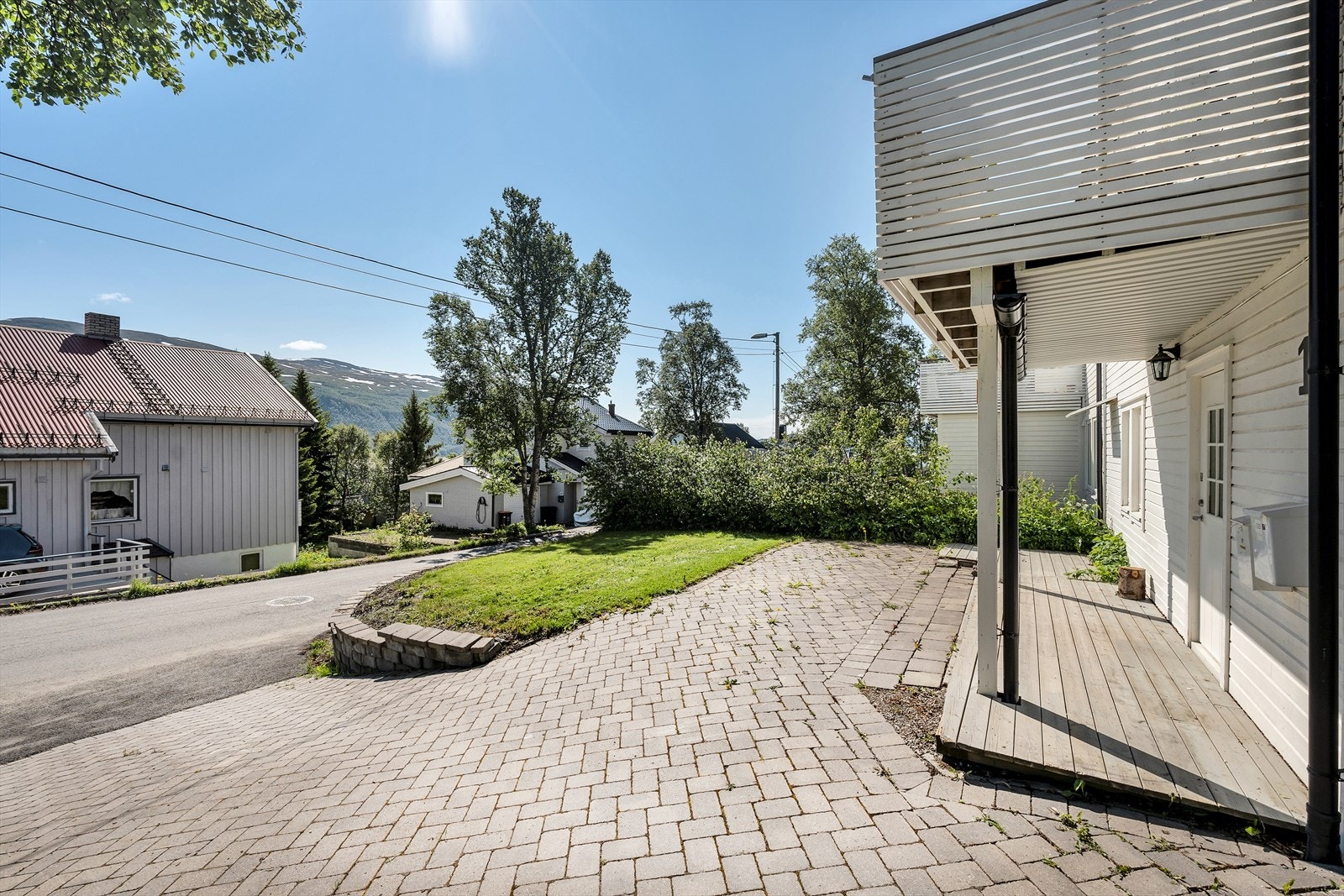 Boligen ligger i et stille og rolig eneboligstrøk. Galleribilde