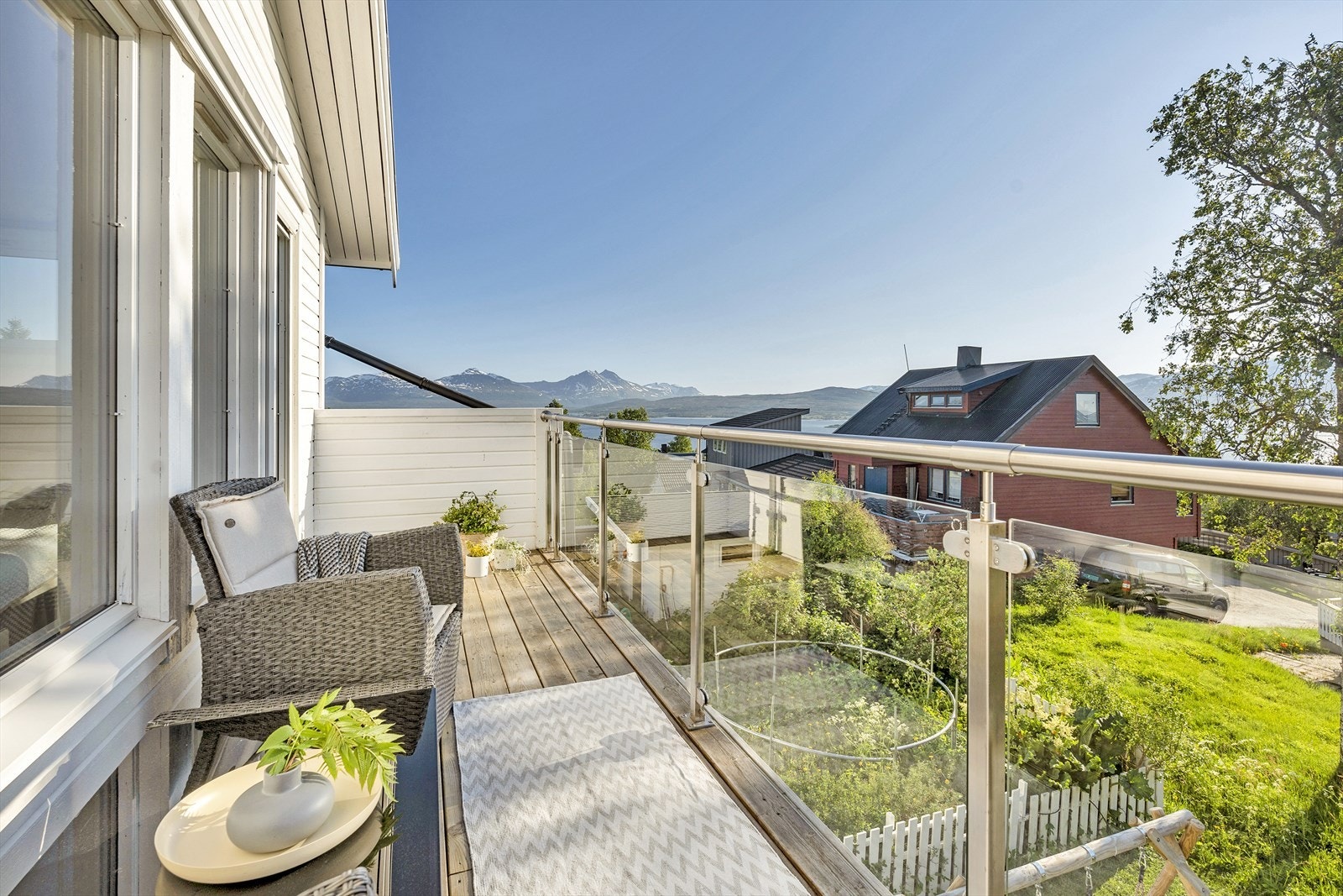 Optimale solforhold og nydelig utsikt fra balkong med vest. Galleribilde