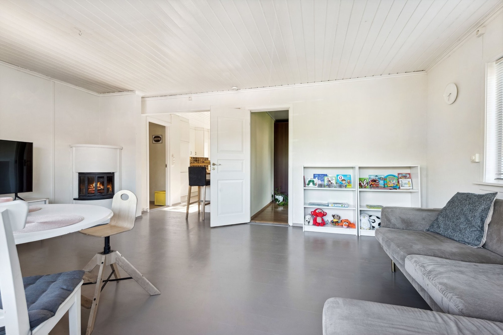 Lys og trivelig stue med god planløsning Galleribilde