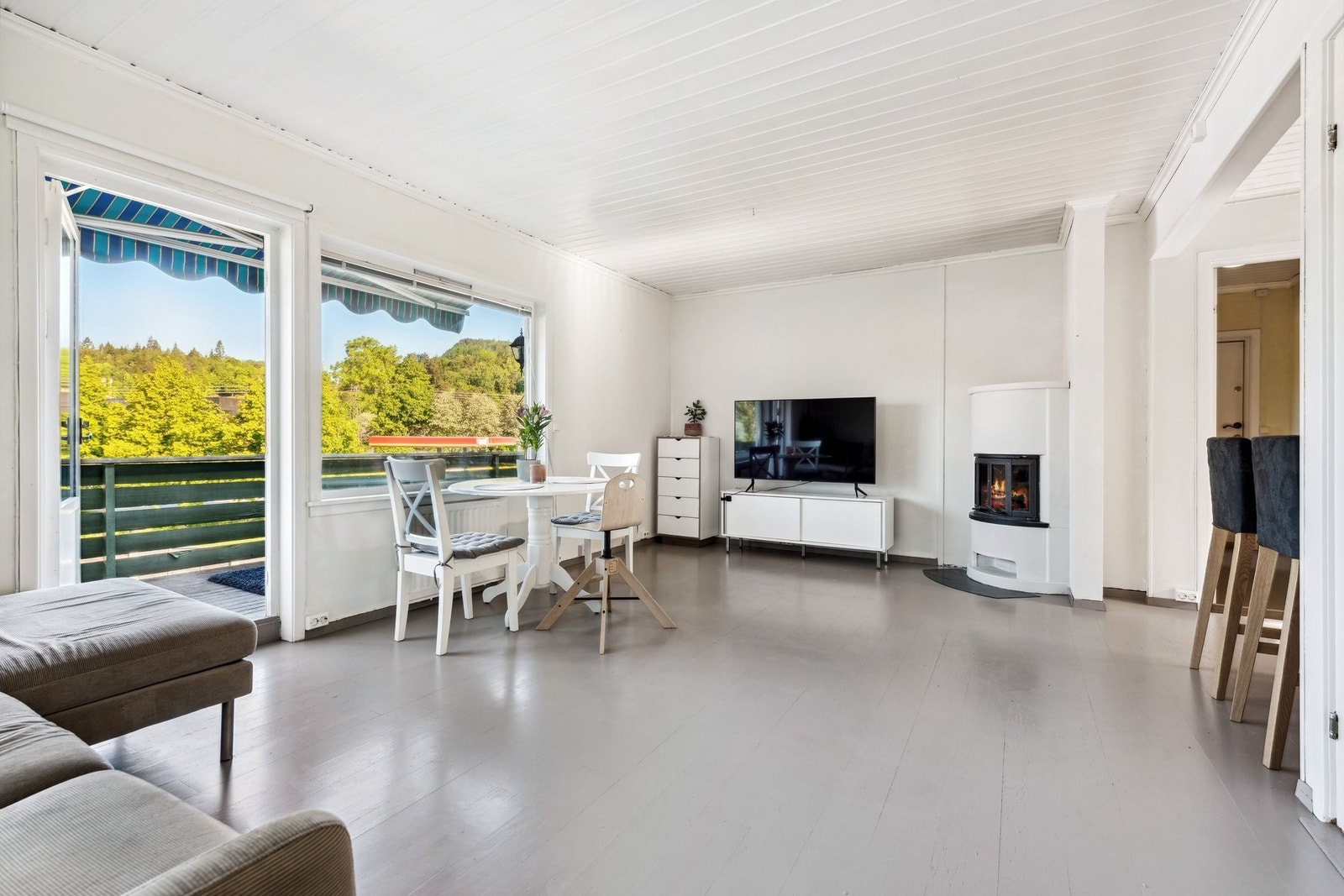 Lys og trivelig stue med god planløsning. Galleribilde