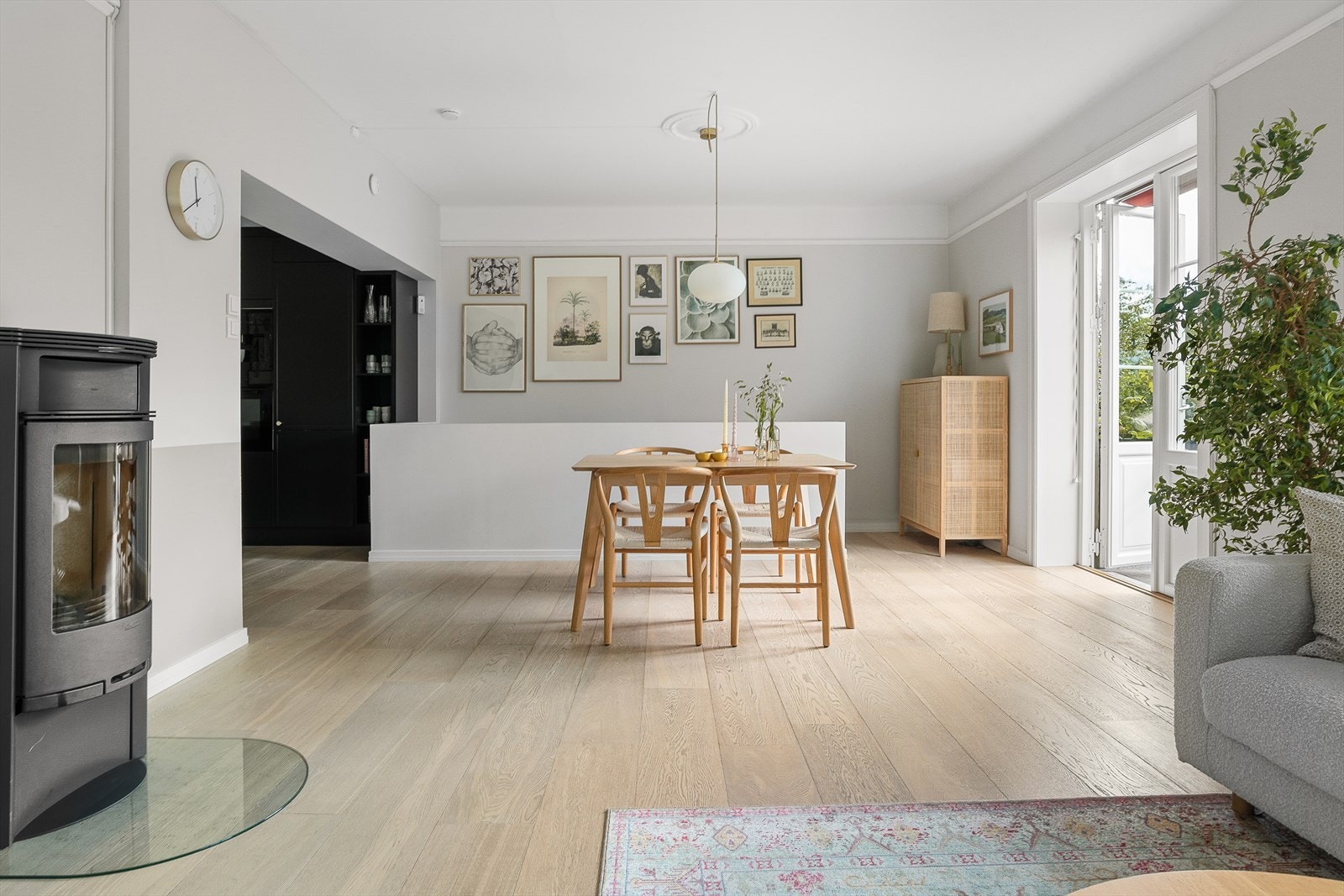 God plass til stor spisegruppe Galleribilde