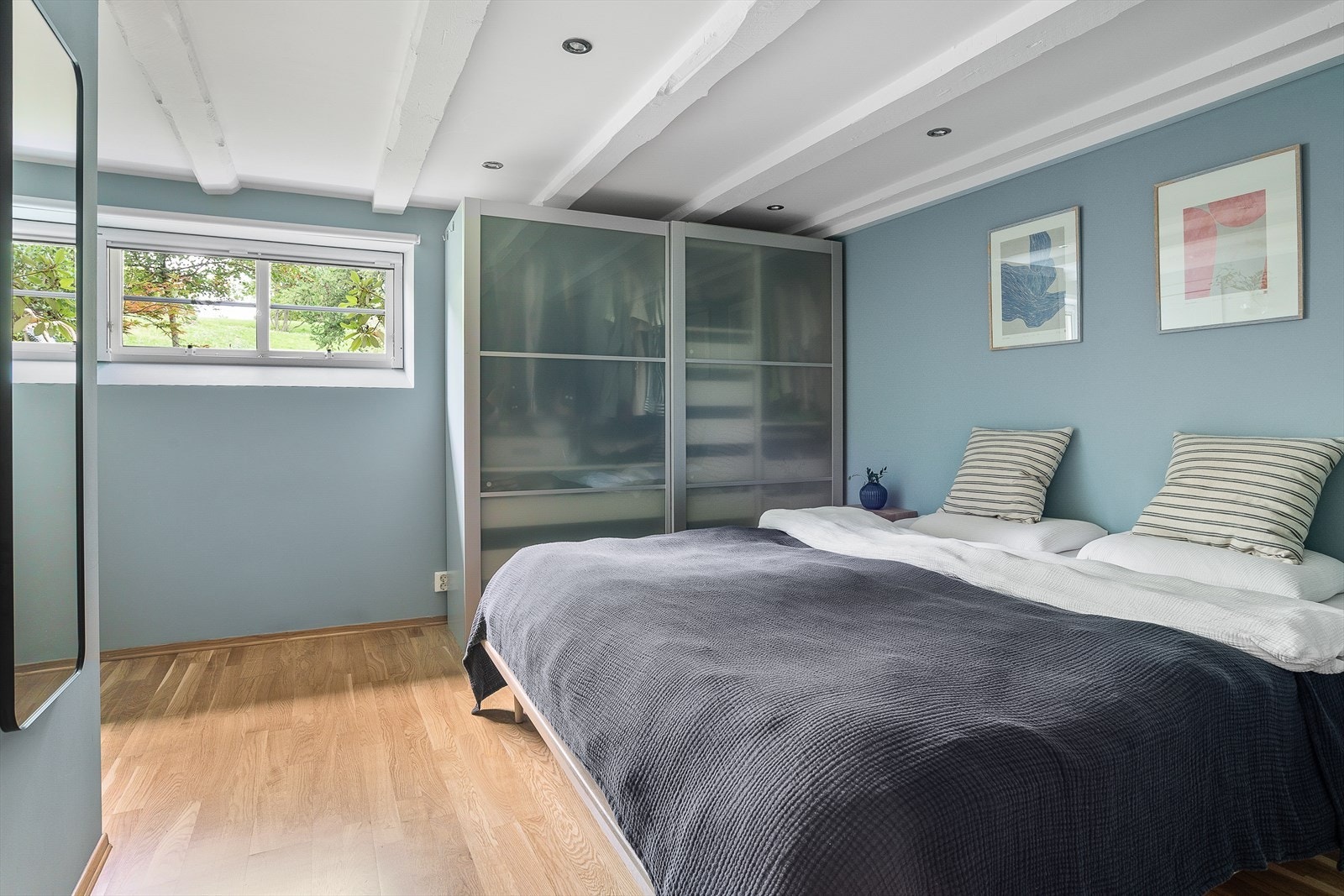 Hovedsoverom med en suite baderom Galleribilde