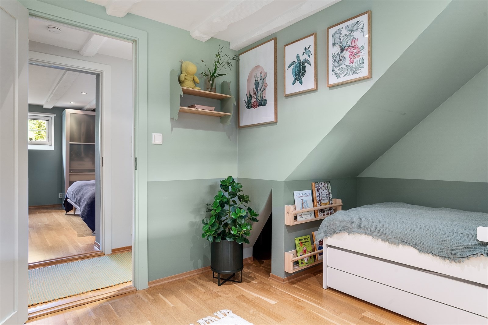 Oppvevaringsmulighet under trappen. Dette er også et morsomt gjemmested for de minste! Galleribilde