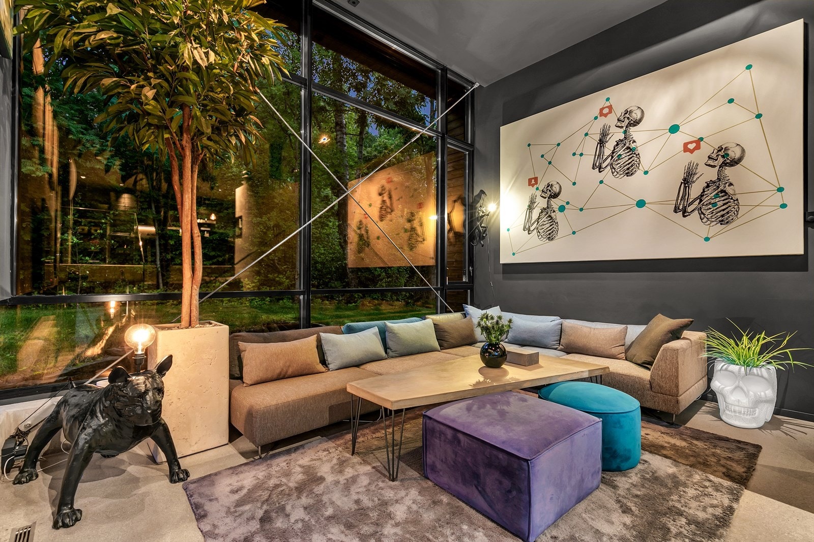 Rålekker og luftig hovedstue med utstrakt bruk av glass og betong Galleribilde