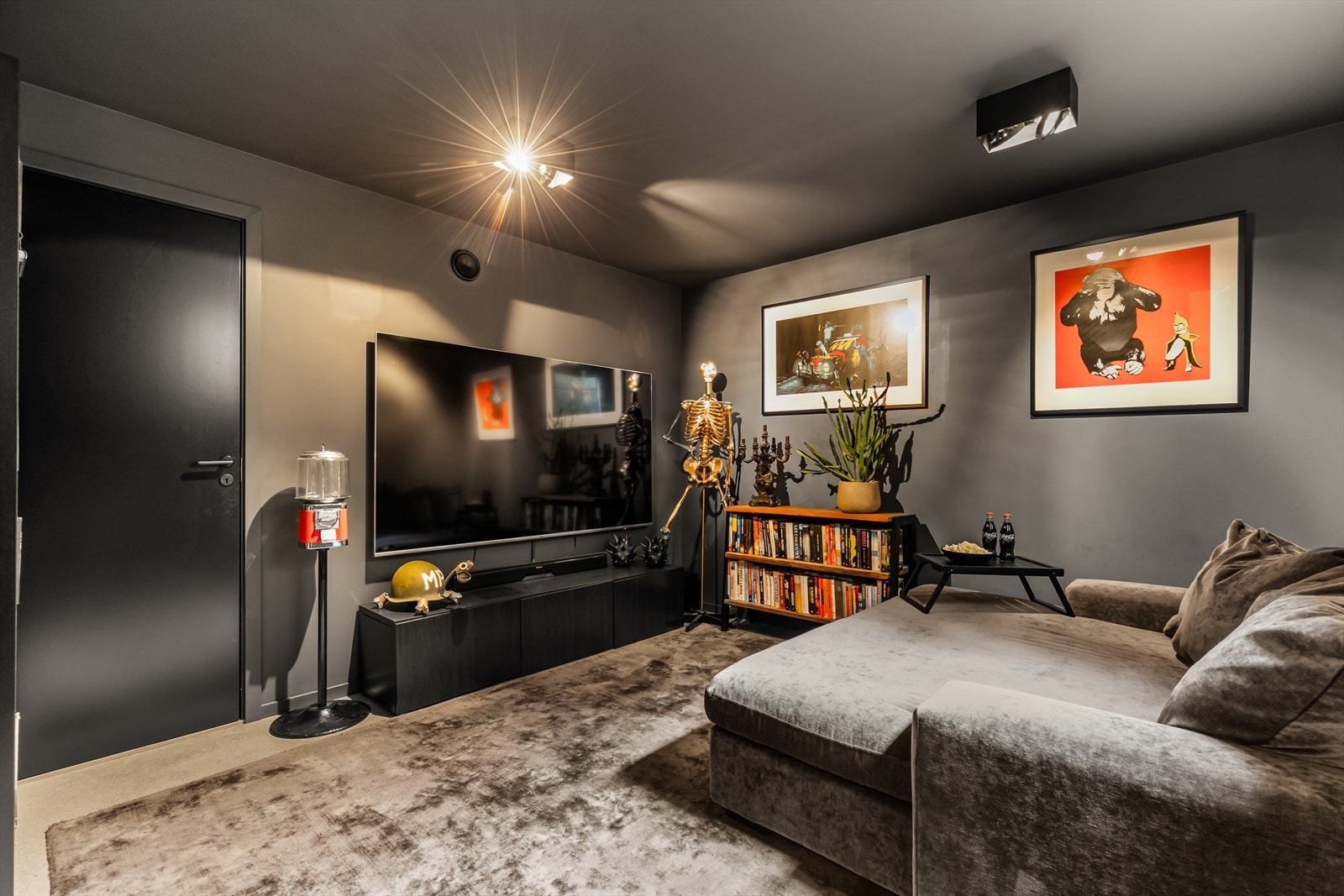 Her ligger alt til rette for en herlig filmopplevelse Galleribilde