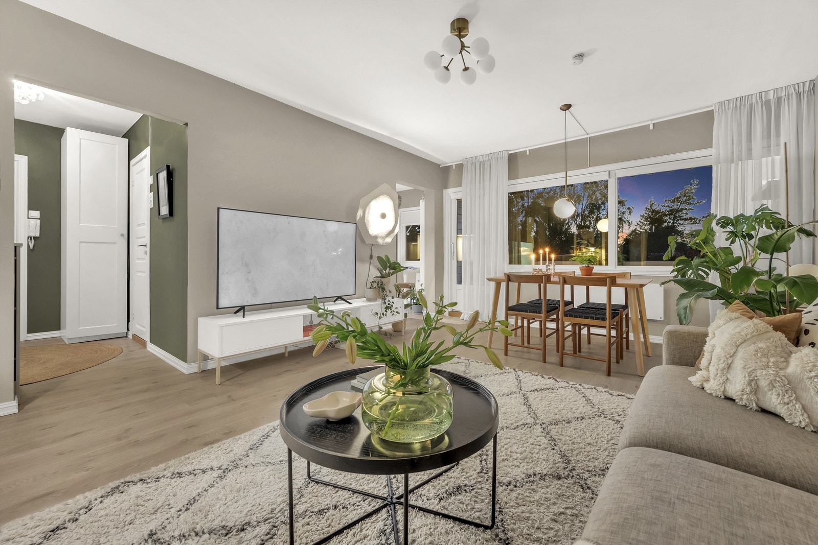 Kveldsstemning i stuen. Galleribilde