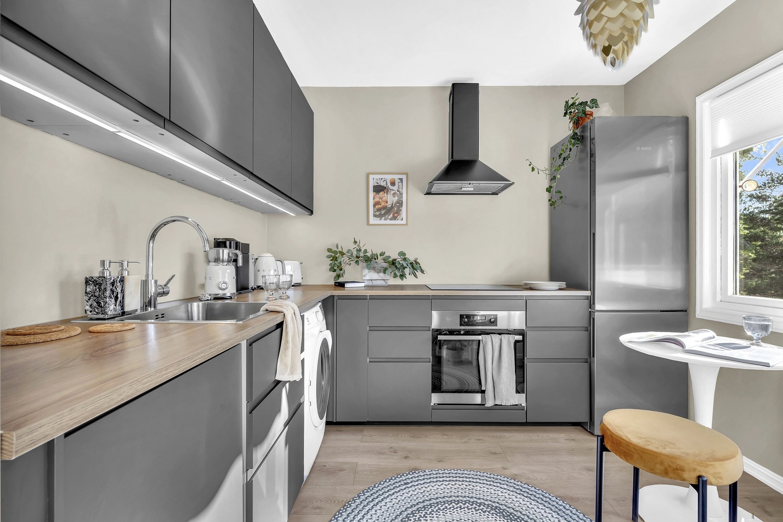 Stilig og funksjonelt kjøkken fra IKEA satt inn 2019. Galleribilde