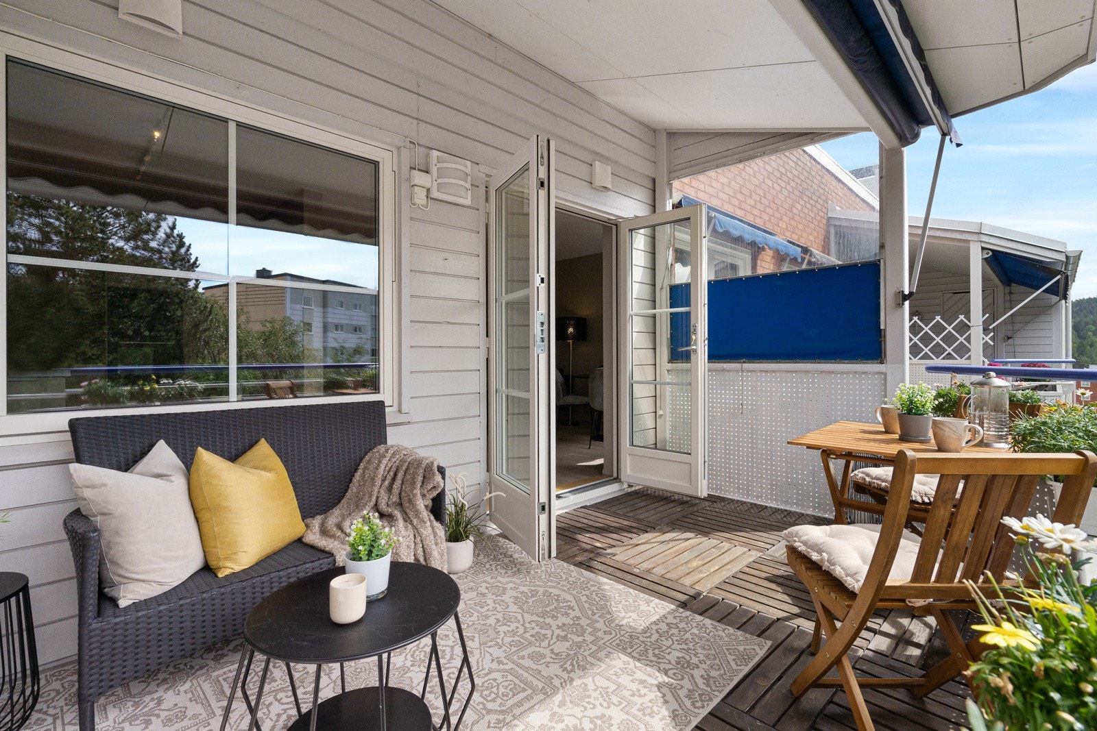 Fantastisk, sydvestvendt balkong på ca. 10 m². med svært gode solforhold - perfekt for varme sommerdager. Galleribilde