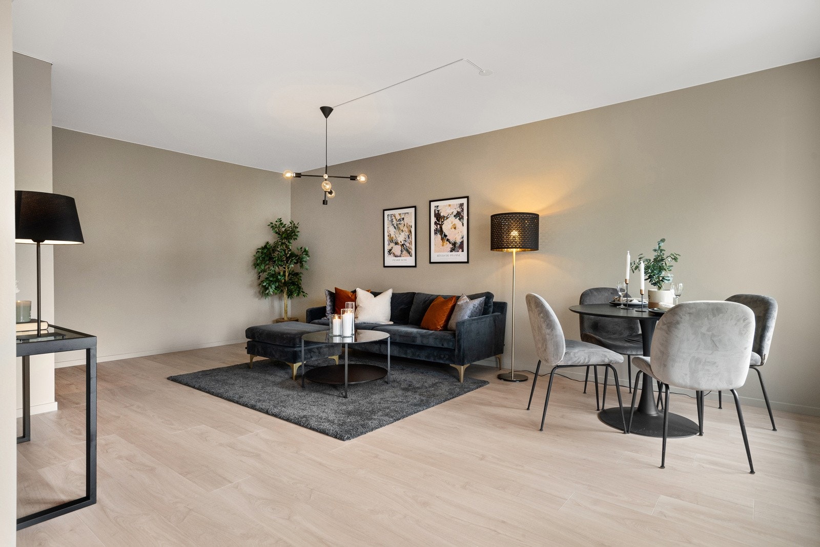 God plass til spisebord. Galleribilde