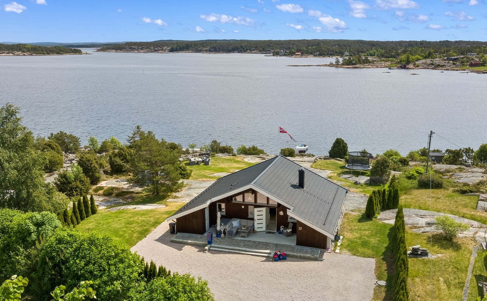 Meget flott beliggenhet ved sjøen Galleribilde