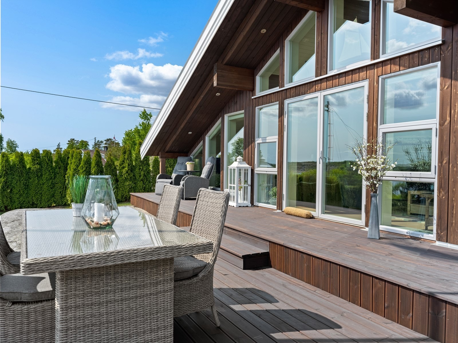 Eiendommen har flere solrike uteområder. Galleribilde