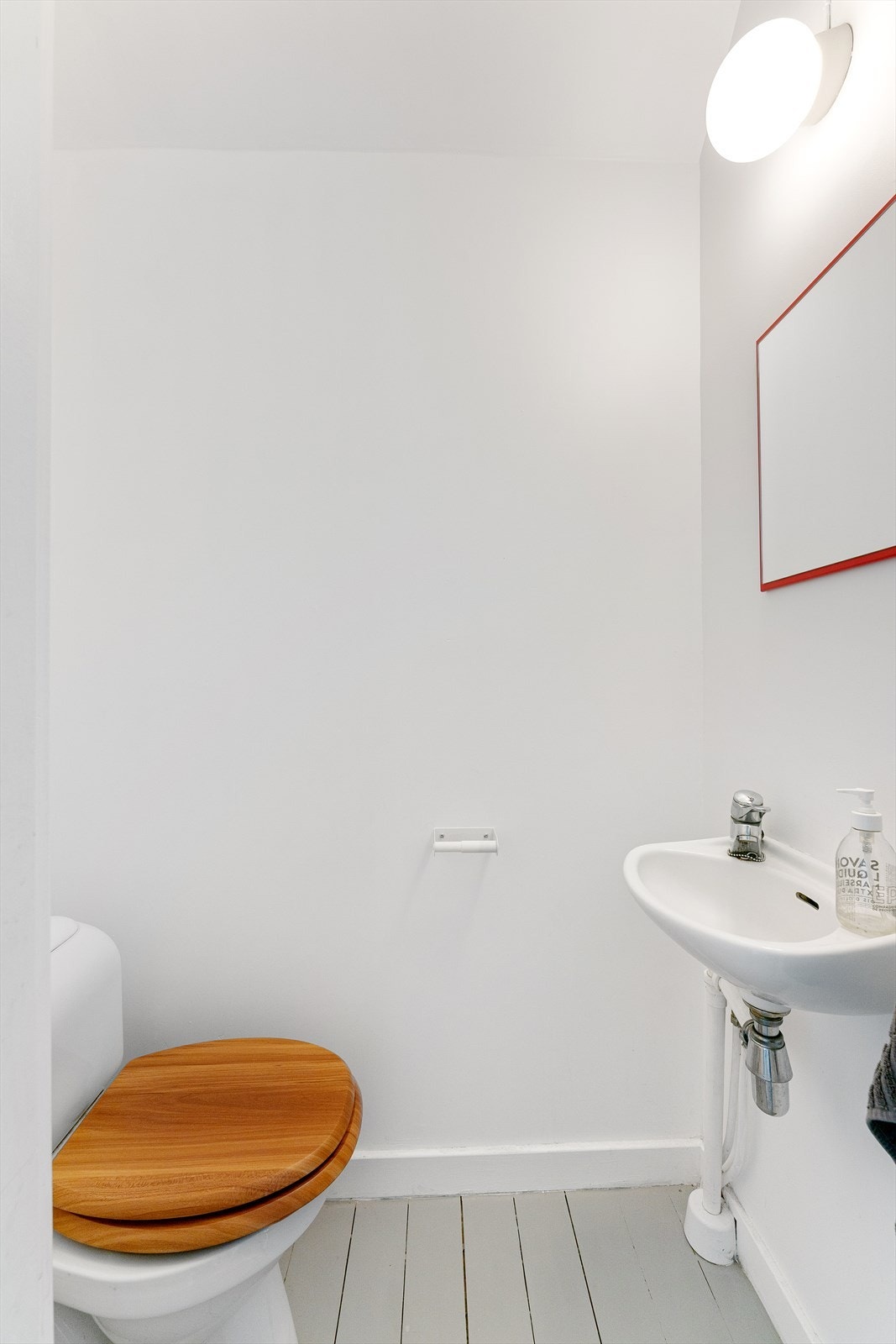 Toalettrom. Galleribilde