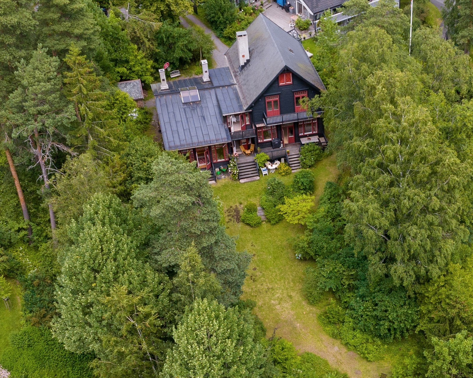 Her er mulighetene mange enten du ønsker generasjonsbolig/tomannsbolig eller stor, privat enebolig. Galleribilde