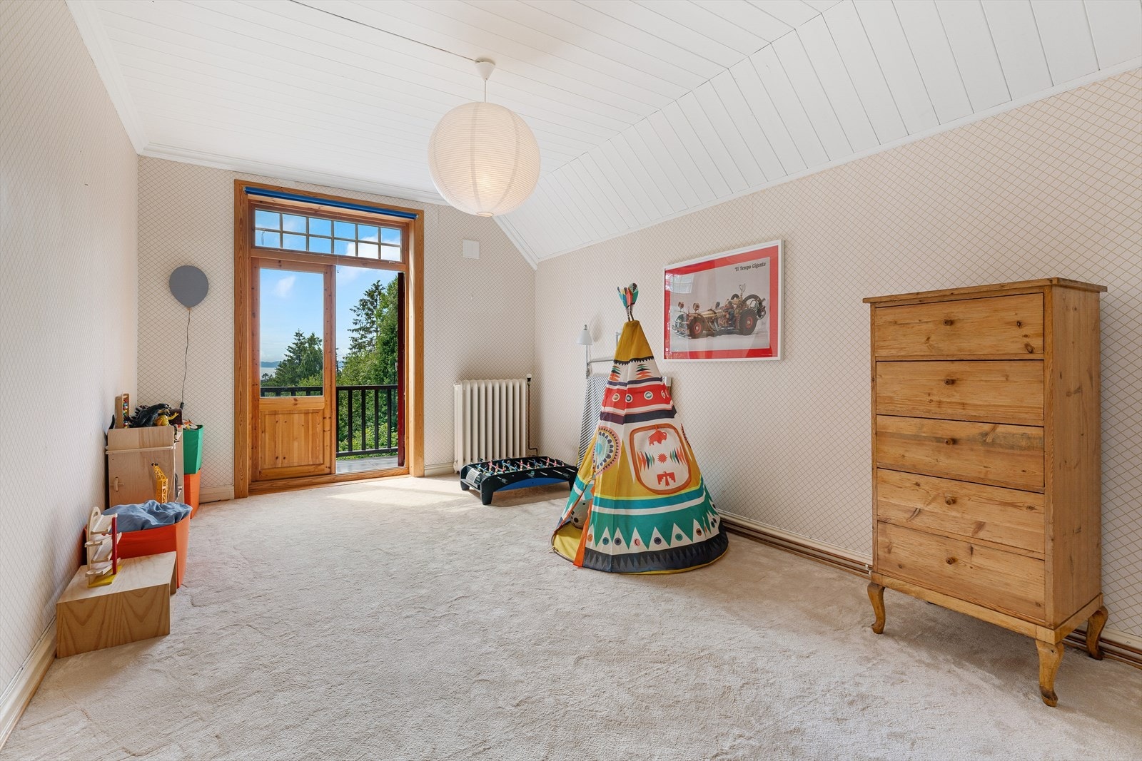 Soverom med utgang til balkong. Galleribilde