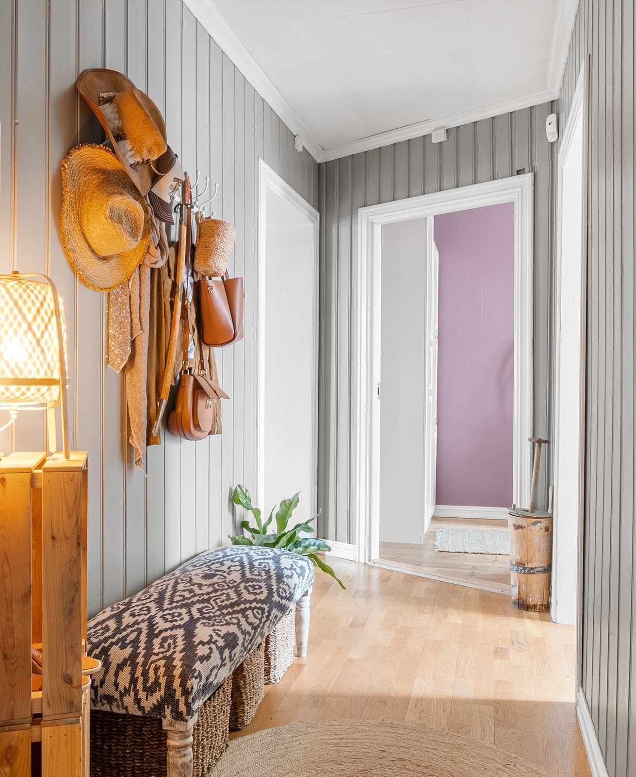 I gangen er det plass til skap, skohylle og knagger for oppbevaring av yttertøy Galleribilde