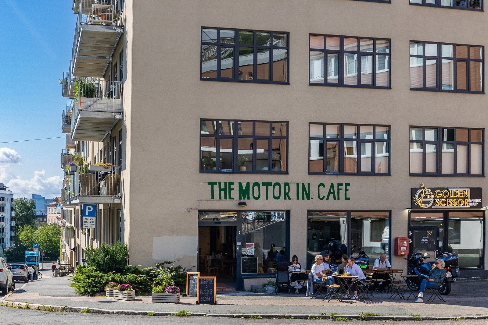 Flere butikker, spisesteder etc i nærområdet. Galleribilde