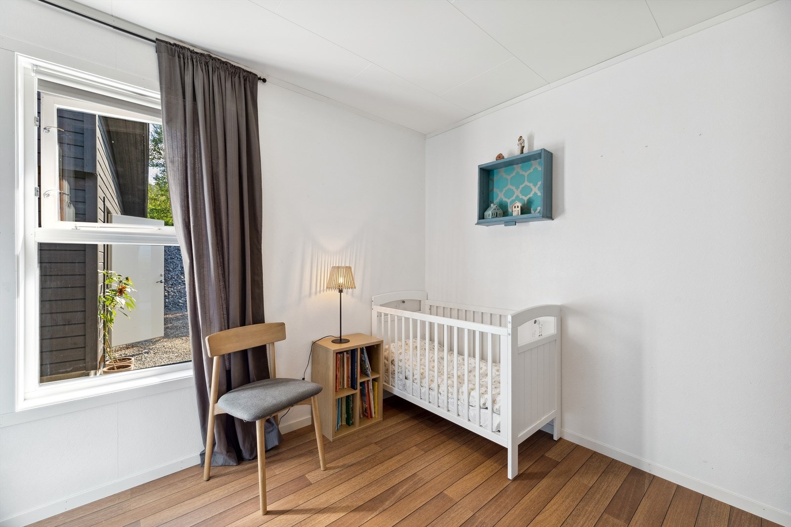 Dette lyse og fine soverommet er i dag benyttet som barnerom. Galleribilde